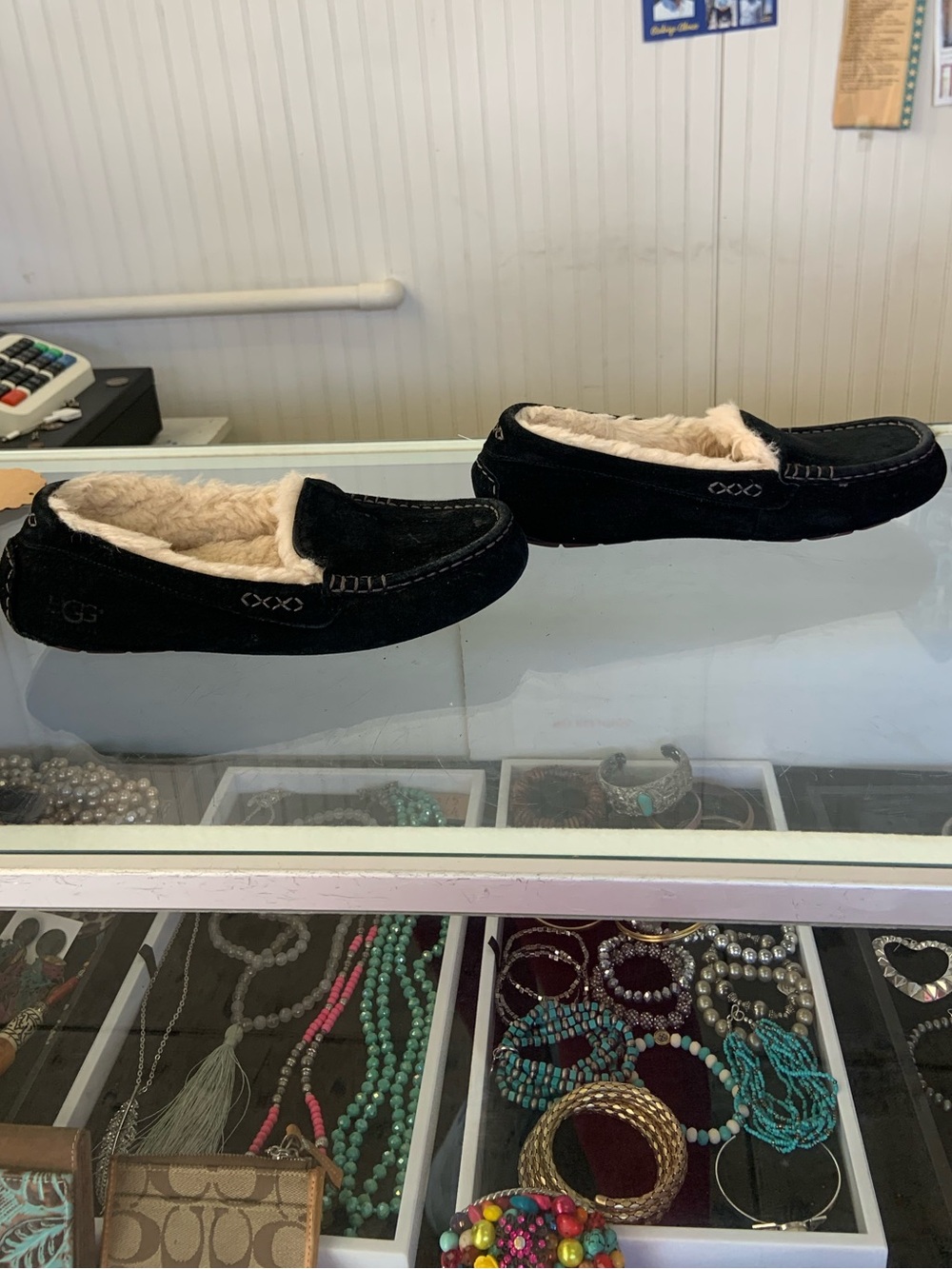 UGG Ansley Water Resistant Slippers size 9